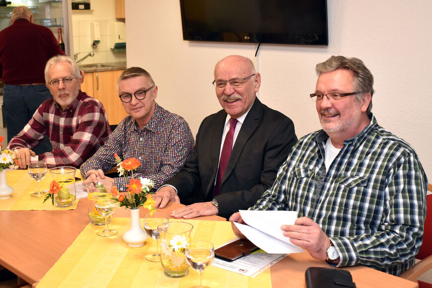 Besuch im neuen Ortsverein Ernestine: (von links)  AWO Kreisvorstandsmitglied Alfred Hullmann, AWO Geschäftsführer Oliver Kern, 1. Bürgermeister Rudi Jelinek, Ortsvereinsvorsitzender Axel Langer.