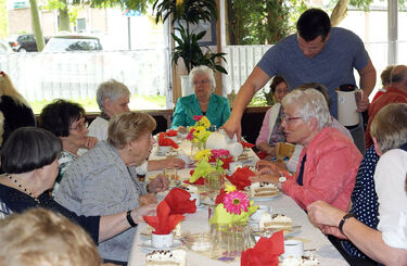 Senioren an der Kaffeetafel