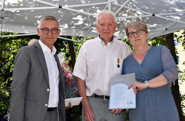 Klaus Johannknecht mit Oliver Kern(links) und Britta Altenkamp (rechts).
