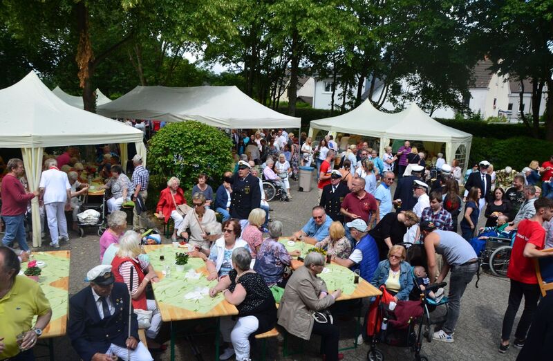 Hunderte von Besuchern kamen wieder zum Sommerfest ins „Kurt“ – eine Feier für den ganzen Stadtteil. Foto: AWO Essen